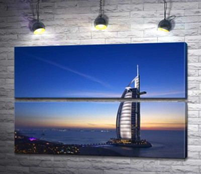 Готель "Джумейра" (Jumeirah) у світлі вечірніх променів
