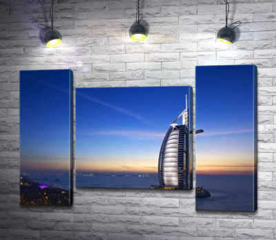 Модульна картина "Готель "Джумейра" (Jumeirah) у світлі вечірніх променів"