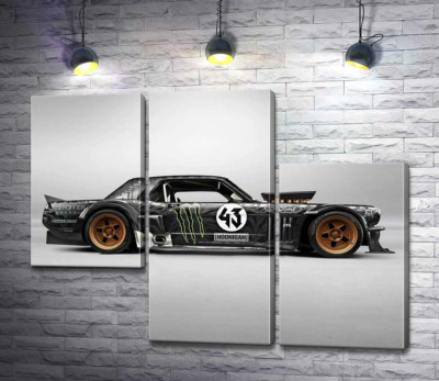 Модульная картина "Тюнингованный автомобиль Ford Mustang Hoonicorn автогонщика Кена Блока"