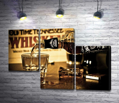 Модульна картина "Золотистий віскі "Jack Daniel's" ллється у склянку"