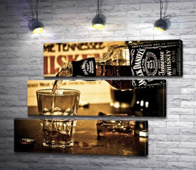 Модульна картина "Золотистий віскі "Jack Daniel's" ллється у склянку"