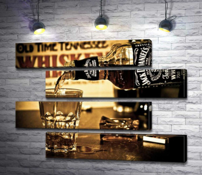 Модульная картина "Золотистый виски "Jack Daniel's" льется в стакан"