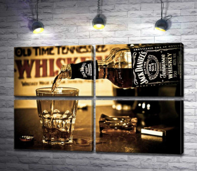 Модульна картина "Золотистий віскі "Jack Daniel's" ллється у склянку"