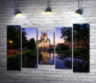 Чарівний вечір біля казкового замку Disney