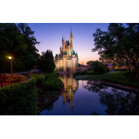 Волшебный вечер у сказочного замка Disney