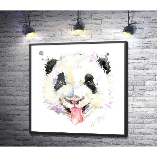 Весела панда показує язик