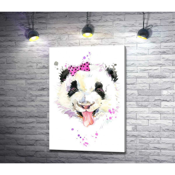Панда с розовым бантиком показывает язык