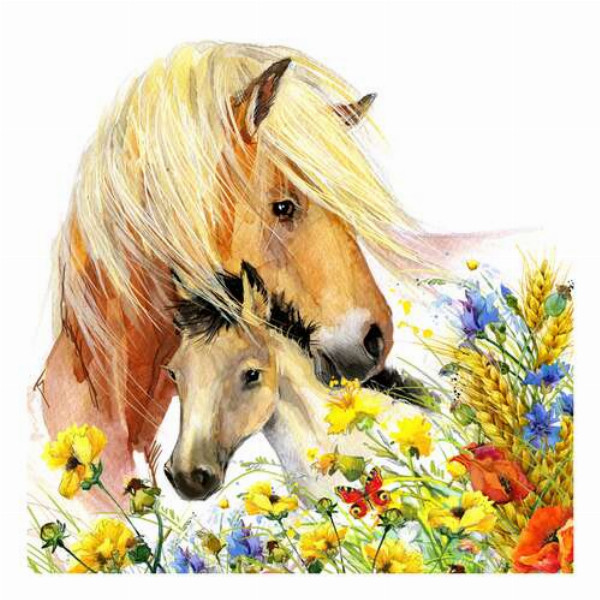 Белогривая лошадь и жеребенок среди цветущего поля