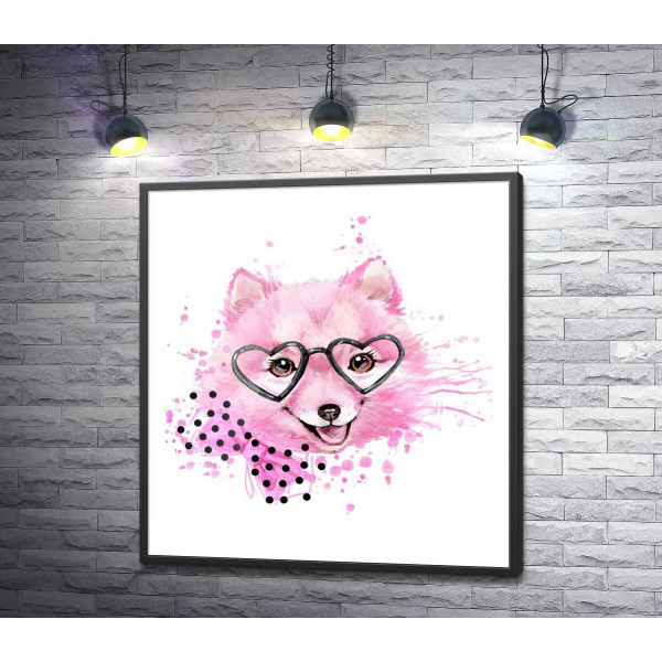 Пушистая мордашка розовой собаки в очках и с бантиком на шее