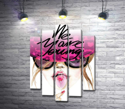 Модульна картина "Дівчина з льодяником в рожевій шляпі з написом "we are young""