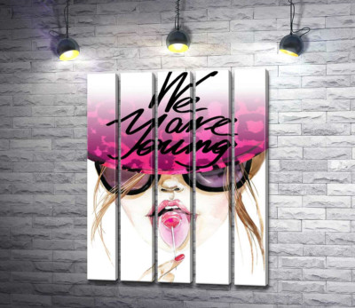 Модульна картина "Дівчина з льодяником в рожевій шляпі з написом "we are young""