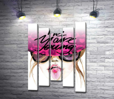 Модульная картина "Девушка с леденцом в розовой шляпе с надписью "we are young""