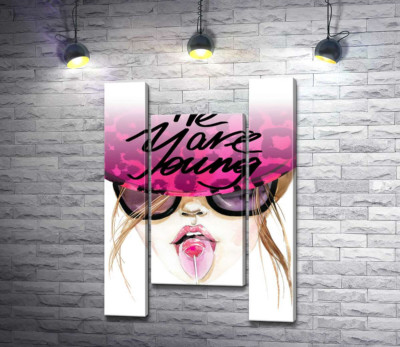 Дівчина з льодяником в рожевій шляпі з написом "we are young"
