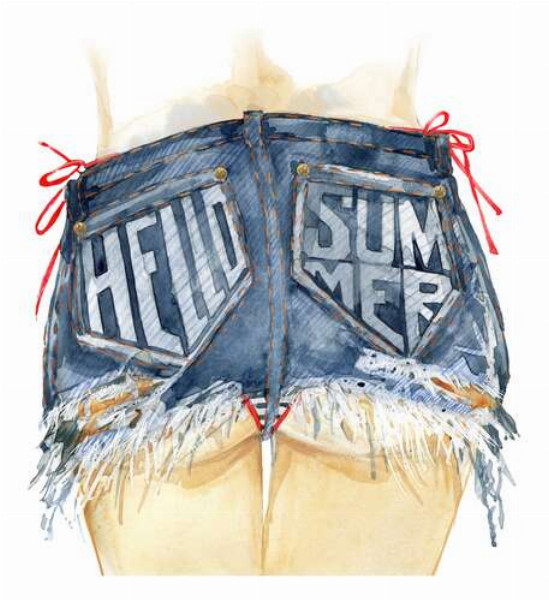 Надпись "hello summer" на карманах девушки в коротких шортах