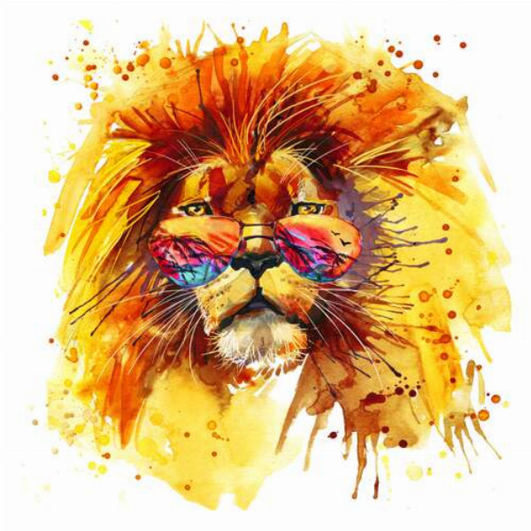 Оранжевая грива льва в очках горит в лучах тропического солнца