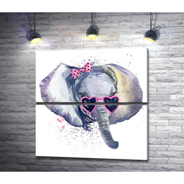 Модная слониха в розовых очках