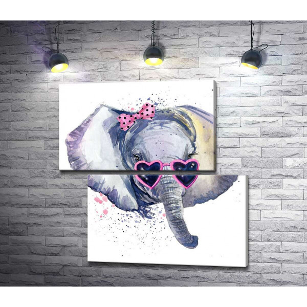 Модна слониха в рожевих окулярах