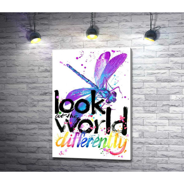 Фіолетова комаха бабка над написом "look at the world differently"