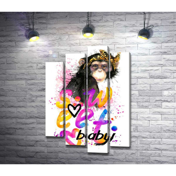 Модна мавпа сидить над написом "sweet baby"