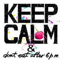 Надпись черными буквами "keep calm and don't eat after 6 p.m."