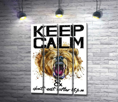Бурий ведмідь гарчить біля напису "keep calm and don't eat after 6 p.m."