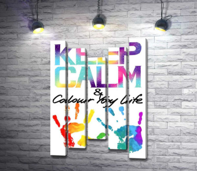 Веселкові відбитки рук під написом "keep calm and colour your life"