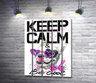 Веселый бульдог в розовых очках и бантике среди надписи "keep calm and be cool"