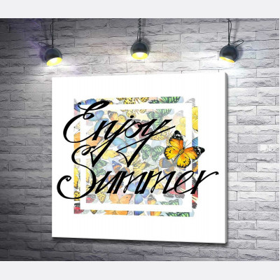 Вишуканий напис " enjoy summer" на фоні метеликів