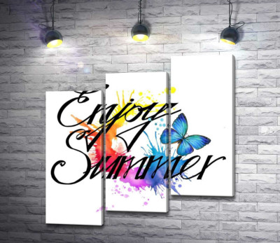 Блакитний метелик літає серед напису "enjoy summer"