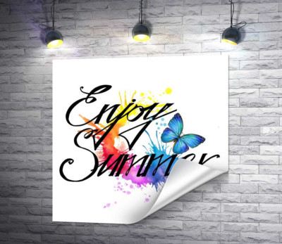 Блакитний метелик літає серед напису "enjoy summer"