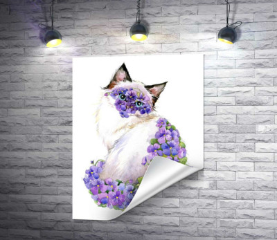 Сиамская кошка украшена ковром фиалок