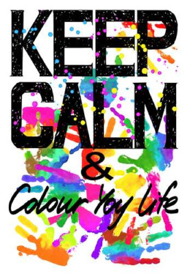 Напис "keep calm and colour your life" на фоні відбитків рук
