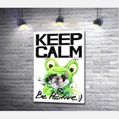 Мопс в зеленому костюмі жаби під написом "keep calm and be positive"