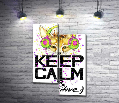 Лиса фенек в ярких наушниках над надписью "keep calm and be positive"