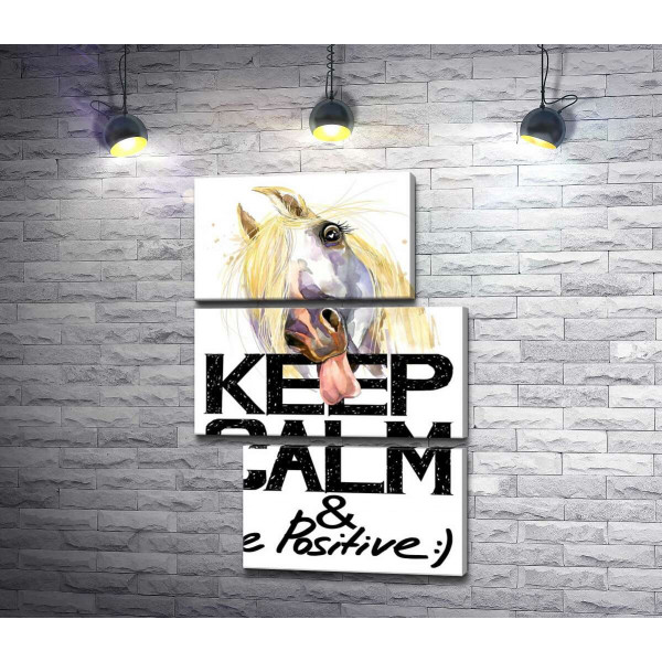 Білий кінь показує язик над написом "keep calm and be positive"