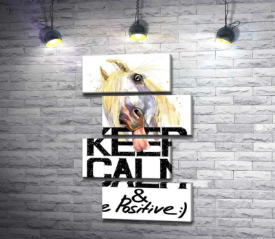 Білий кінь показує язик над написом "keep calm and be positive"