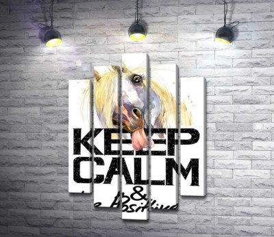 Модульная картина "Белый конь показывает язык над надписью "keep calm and be positive""