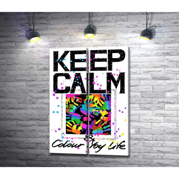 Картина с ладоней среди надписи "keep calm and colour your life"