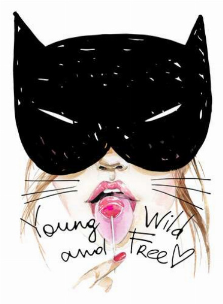 Девушка в маске кота лижет леденец среди надписи "young wild and free"