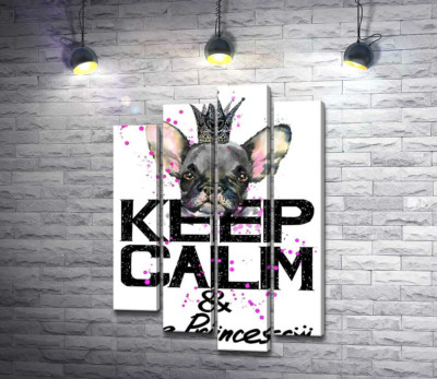 Голова бульдога виднеется над надписью "keep calm and be princess"