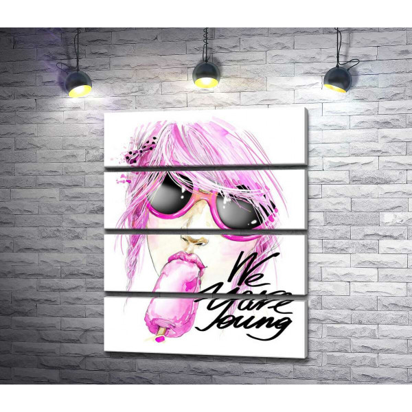 Дівчина з рожевим волоссям смакує морозиво поряд з написом "we are young"