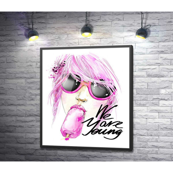 Дівчина з рожевим волоссям смакує морозиво поряд з написом "we are young"