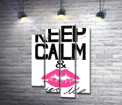 Розовый отпечаток губ среди надписи "keep calm and kiss me"