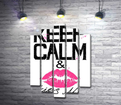 Рожевий відбиток губ серед напису " keep calm and kiss me"