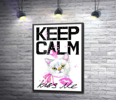 Постер "Біла кішка-принцеса серед напису "keep calm and kiss me""