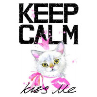 Біла кішка-принцеса серед напису "keep calm and kiss me"