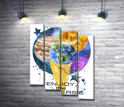 Ріжок морозива з планетами та написом "enjoy the universe"