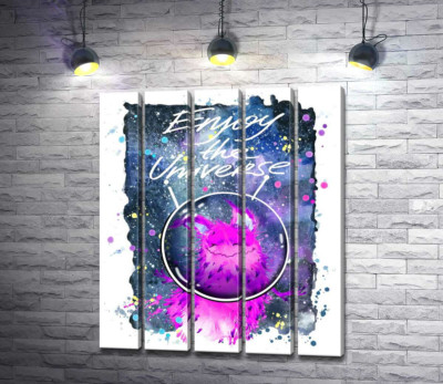 Модульная картина "Розовый монстр в шлеме возле надписи "Enjoy the Universe""