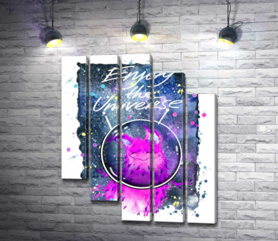 Розовый монстр в шлеме возле надписи "Enjoy the Universe"