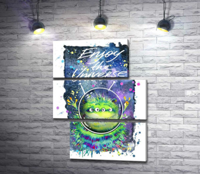 Чотириокий зелений монстр літає в космосі біля напису "Enjoy the Universe"